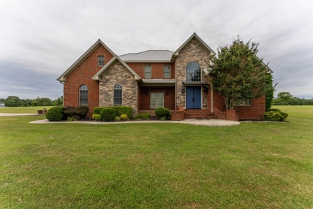 Stunning Luxury Home In The Ozarks - image 2