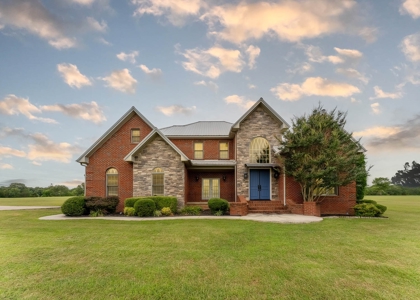 Stunning Luxury Home In The Ozarks - image 1