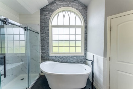 Stunning Luxury Home In The Ozarks - image 23