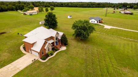 Stunning Luxury Home In The Ozarks - image 43