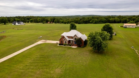 Stunning Luxury Home In The Ozarks - image 41