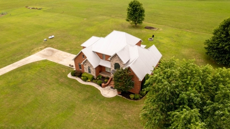 Stunning Luxury Home In The Ozarks - image 42
