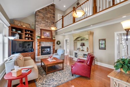 Private Country Home In Tennessee With Shop, Pond, Fencing - image 15