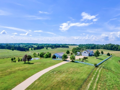 Private Country Home In Tennessee With Shop, Pond, Fencing - image 40