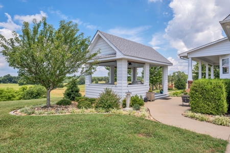 Private Country Home In Tennessee With Shop, Pond, Fencing - image 34
