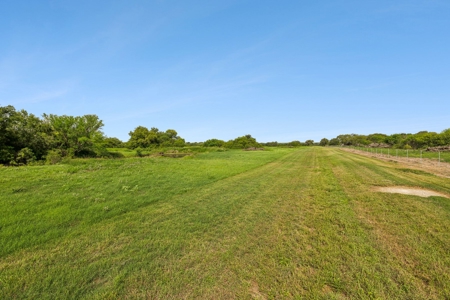 Hay Farm & Ranch In San Patricio County - Rustic Barn Ranch - image 8