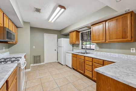 Cozy Ranch Home On 2 Acres In Morriston, Fl - image 7