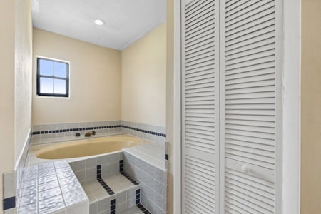 Cozy Ranch Home On 2 Acres In Morriston, Fl - image 12