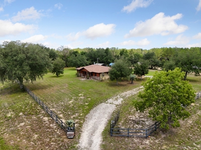Cozy Ranch Home On 2 Acres In Morriston, Fl - image 24