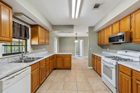 Cozy Ranch Home On 2 Acres In Morriston, Fl - image 8