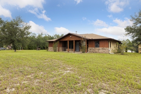 Cozy Ranch Home On 2 Acres In Morriston, Fl - image 20