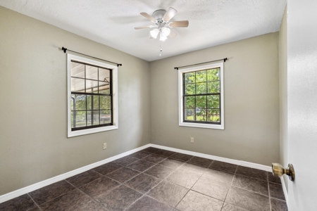 Cozy Ranch Home On 2 Acres In Morriston, Fl - image 15