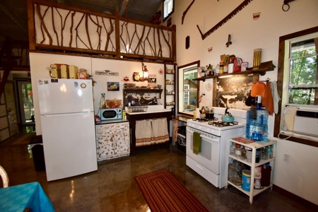 East TX Sustainable Solar Off Grid Barndominium with Land - image 21