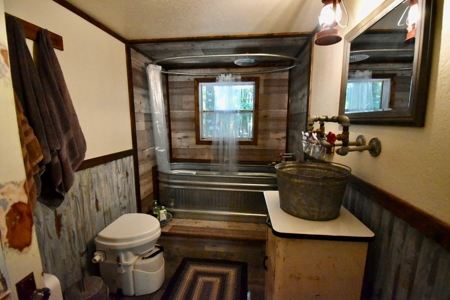 East TX Sustainable Solar Off Grid Barndominium with Land - image 24