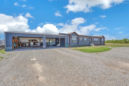 3 Guns Ranch - Exceptional 691-Acre High Fence Property - image 17
