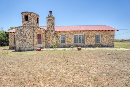 3 Guns Ranch - Exceptional 691-Acre High Fence Property - image 47