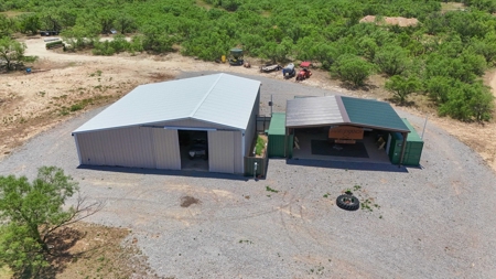 3 Guns Ranch - Exceptional 691-Acre High Fence Property - image 4