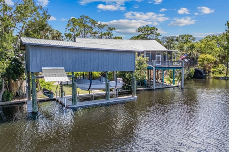 Suwannee Water Front Home For Sale - image 8