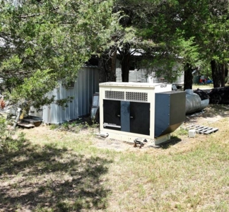 Fairfield, TX: Off-Grid Hunting Retreat - image 19
