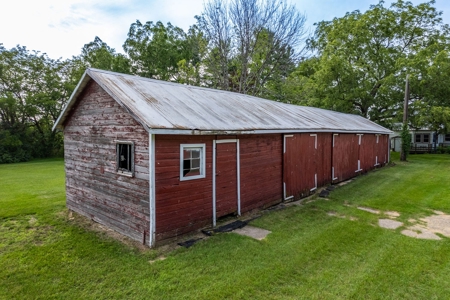 19+/- Acre 4 bedroom Hobby Farm Online Only - image 43