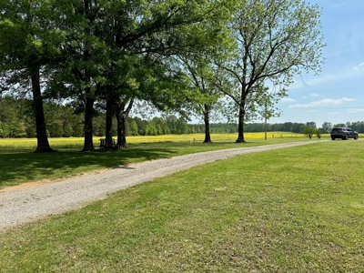 Home / Farm With Land, Pond, And Barn In Tennessee - image 37