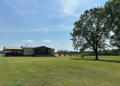 Home / Farm With Land, Pond, And Barn In Tennessee - image 1
