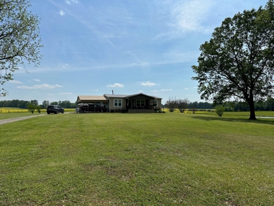 Home / Farm With Land, Pond, And Barn In Tennessee - image 3