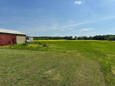 Home / Farm With Land, Pond, And Barn In Tennessee - image 39