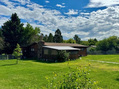 Country Vibes on the outskirts of the beautiful Lewistown MT - image 15