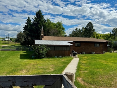 Country Vibes on the outskirts of the beautiful Lewistown MT - image 14