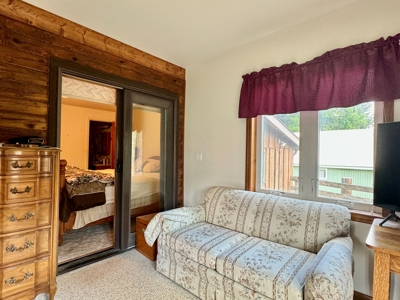 Country Vibes on the outskirts of the beautiful Lewistown MT - image 36