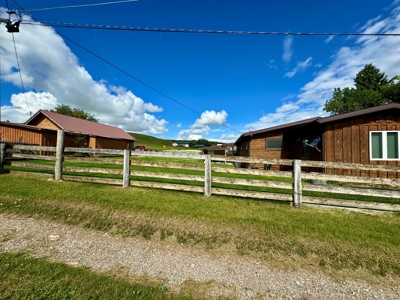 Country Vibes on the outskirts of the beautiful Lewistown MT - image 8