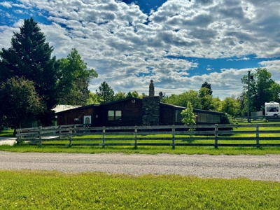 Country Vibes on the outskirts of the beautiful Lewistown MT - image 5