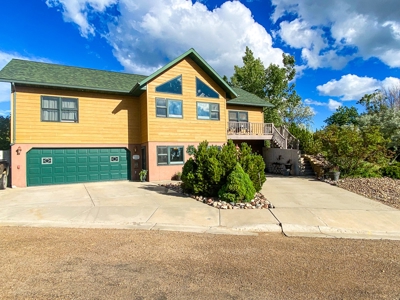 Large Family Home Overlooking Glasgow Mt - image 42