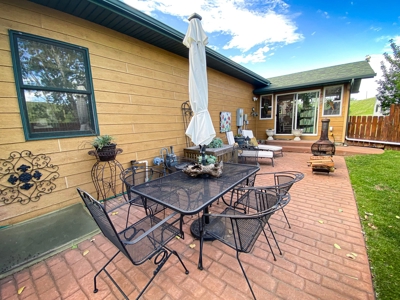 Large Family Home Overlooking Glasgow Mt - image 34
