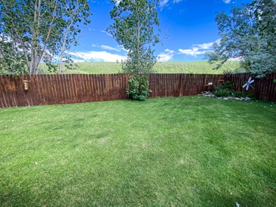 Large Family Home Overlooking Glasgow Mt - image 35