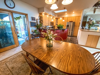 Large Family Home Overlooking Glasgow Mt - image 31