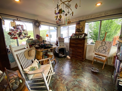 Large Family Home Overlooking Glasgow Mt - image 32