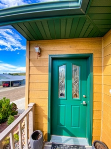 Large Family Home Overlooking Glasgow Mt - image 26