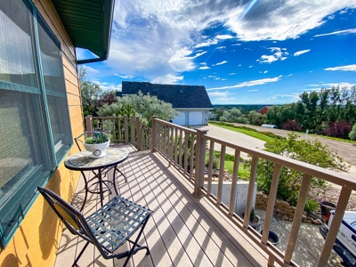 Large Family Home Overlooking Glasgow Mt - image 25