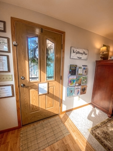 Large Family Home Overlooking Glasgow Mt - image 39