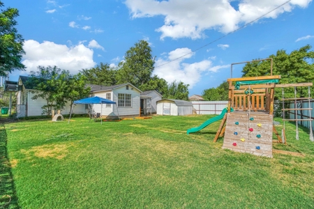 Country Home For Sale in Quanah, Texas - image 17