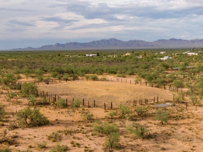 22+/- Acre Desert Retreat with Home and Horse Facilities - image 39