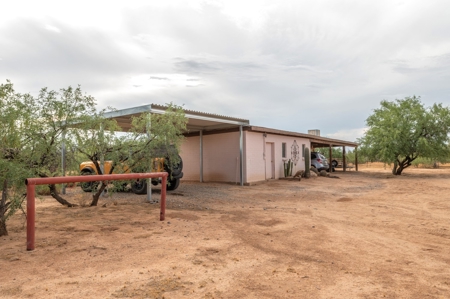 22+/- Acre Desert Retreat with Home and Horse Facilities - image 34