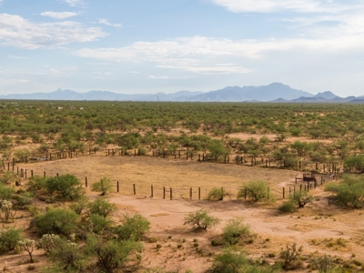 22+/- Acre Desert Retreat with Home and Horse Facilities - image 40