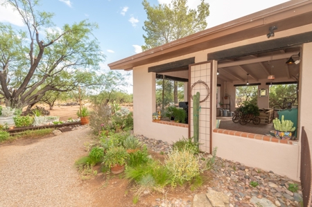 22+/- Acre Desert Retreat with Home and Horse Facilities - image 30