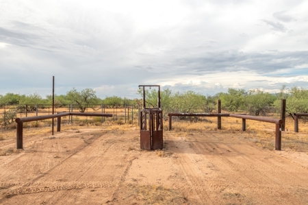 22+/- Acre Desert Retreat with Home and Horse Facilities - image 42