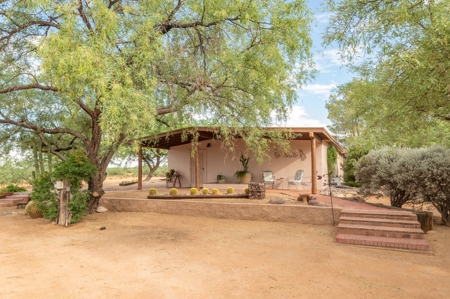 22+/- Acre Desert Retreat with Home and Horse Facilities - image 5