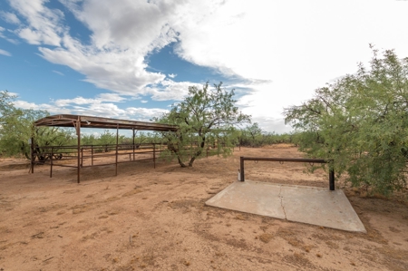 22+/- Acre Desert Retreat with Home and Horse Facilities - image 37