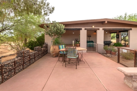 22+/- Acre Desert Retreat with Home and Horse Facilities - image 3